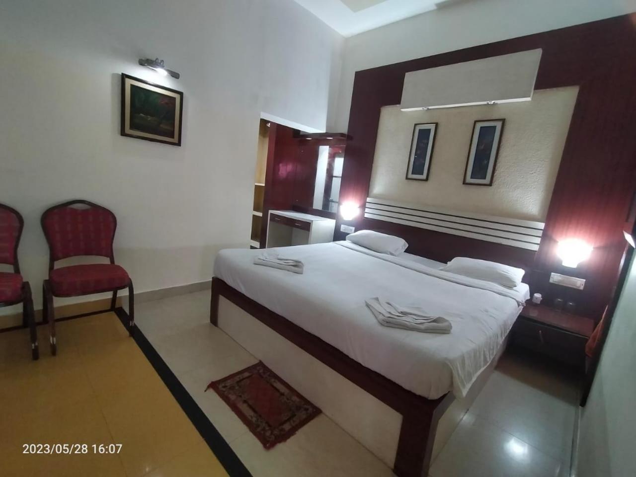 Hotel Gajapati ! Near Sea-beach-sea-view-room-and-temple-fully-air-conditioned-hotel With Garden-and-parking-facility
