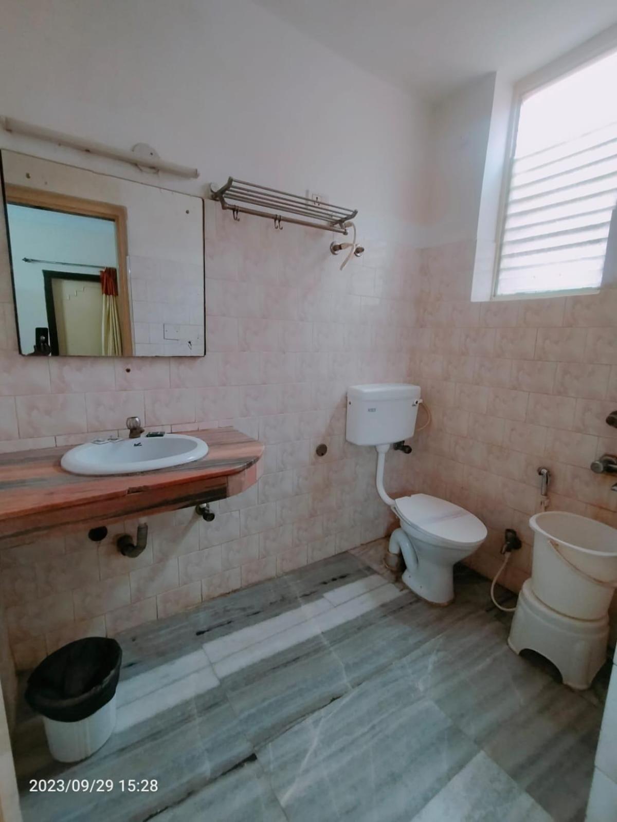 Gajapati ! Near Sea-beach-sea-view-room-and-temple-fully-air-conditioned-hotel With Garden-and-parking-facility Hotel Puri
