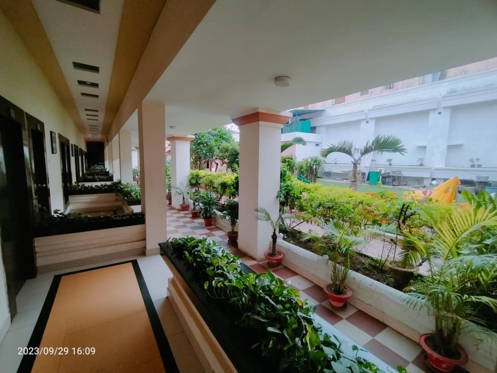 Hotel Gajapati ! Near Sea-beach-sea-view-room-and-temple-fully-air-conditioned-hotel With Garden-and-parking-facility Puri