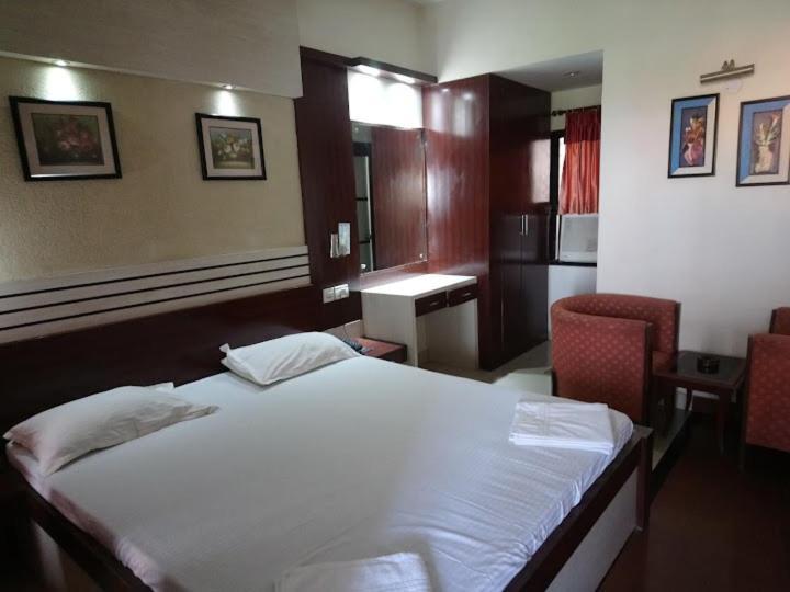 Hotel Gajapati ! Near Sea-beach-sea-view-room-and-temple-fully-air-conditioned-hotel With Garden-and-parking-facility *